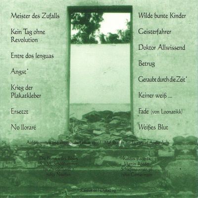 Rückseite mit allen fünfzehn Titeln, Aufnahmeangaben und den Adressen von Band und Label