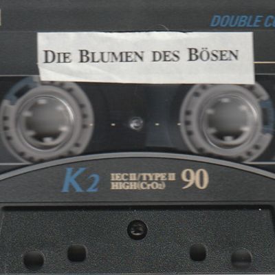 Fuji-Leerkassette mit aufgeklebtem, beschriftetem Papierstreifen