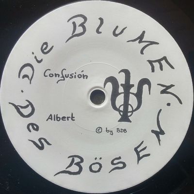 Handgeschriebenes Etikett mit „Confusión“ und „Albert“