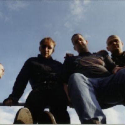 Gruppenbild der Band, Aufnahme von der Seite des RJB Kirchheim/Teck